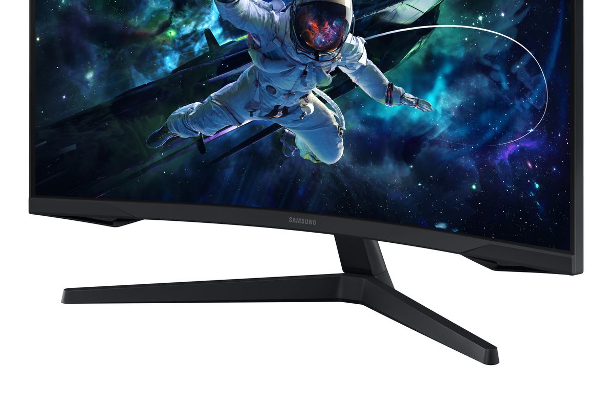 SAMSUNG LS32CG552 16:9 2560 x1440 1000R Borderless VA 165Hz MPRT 1ms FreeSync Premium Simple